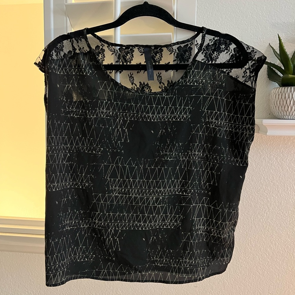 Audrey 3+1 black patterned lace back short sleeve top